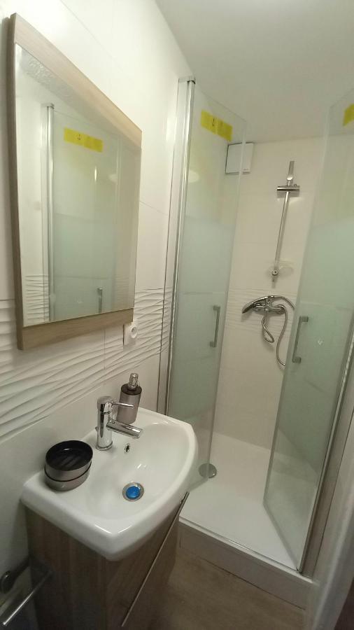 Super Appartement Au Centre Ville De Rosny Sous Bois Exterior foto